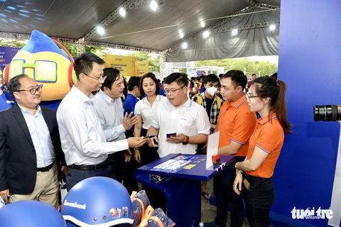1.719km chuyến xe không tiền mặt - Ảnh 1. 1.719km chuyến xe không tiền mặt - Ảnh 1.