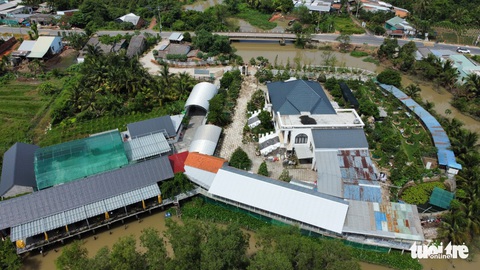 Biệt thự, nhà hàng nguy nga trên rạch, cán bộ địa phương nhắc cấp dưới kiểm tra nhưng... quên mất - Ảnh 4. Biệt thự, nhà hàng nguy nga trên rạch, cán bộ địa phương nhắc cấp dưới kiểm tra nhưng... quên mất - Ảnh 4.