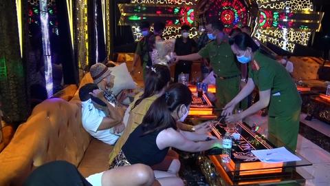 Quán karaoke 2h sáng mở nhạc ầm ĩ, công an ập vô, 132/138 người dương tính với ma túy - Ảnh 1. Quán karaoke 2h sáng mở nhạc ầm ĩ, công an ập vô, 132/138 người dương tính với ma túy - Ảnh 1.