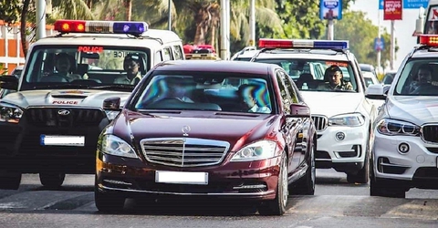 Người giàu nhất châu Á: Vệ sĩ đi Mercedes-AMG G63 1,2 triệu, chủ đi Rolls-Royce Cullinan 2 triệu USD - Ảnh 10. Người giàu nhất châu Á: Vệ sĩ đi Mercedes-AMG G63 1,2 triệu, chủ đi Rolls-Royce Cullinan 2 triệu USD - Ảnh 10.