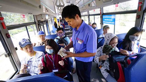 Tài xế xe buýt không nên quát người già, sinh viên - Ảnh 1. Tài xế xe buýt không nên quát người già, sinh viên - Ảnh 1.