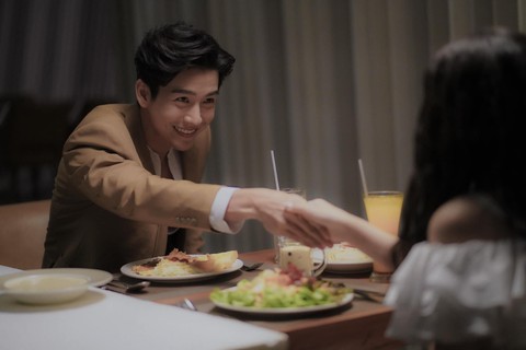 Hai diễn viên Thái Lan đóng phim điện ảnh Việt; Sơn Tùng M-TP đạt nút kim cương YouTube - Ảnh 4. Hai diễn viên Thái Lan đóng phim điện ảnh Việt; Sơn Tùng M-TP đạt nút kim cương YouTube - Ảnh 4.