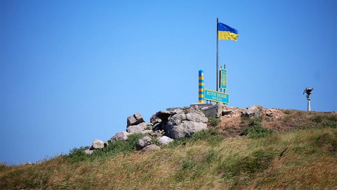 Ukraine lại nói chưa thượng cờ trên đảo Rắn - Ảnh 1. Ukraine lại nói chưa thượng cờ trên đảo Rắn - Ảnh 1.