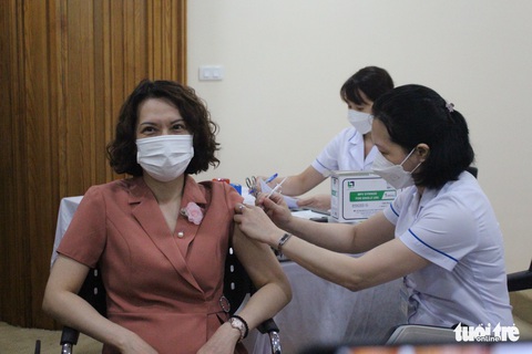 Thứ trưởng Bộ Y tế: Ca mắc và tử vong tăng trong 4 tuần qua nhưng người dân rất chủ quan - Ảnh 1. Thứ trưởng Bộ Y tế: Ca mắc và tử vong tăng trong 4 tuần qua nhưng người dân rất chủ quan - Ảnh 1.
