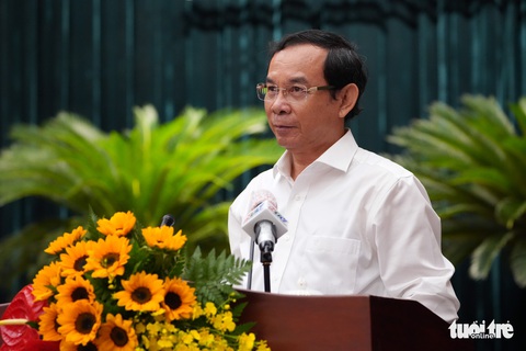 Bí thư Nguyễn Văn Nên: Vừa buồn vừa hổ thẹn việc chậm khen thưởng lực lượng y tế - Ảnh 1. Bí thư Nguyễn Văn Nên: Vừa buồn vừa hổ thẹn việc chậm khen thưởng lực lượng y tế - Ảnh 1.