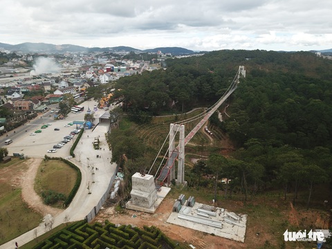 Chưa cấp phép cho cầu đáy kính Thung lũng Tình yêu - Ảnh 1. Chưa cấp phép cho cầu đáy kính Thung lũng Tình yêu - Ảnh 1.