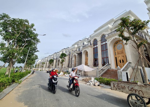 Nguy cơ bất động sản vào cảnh ảm đạm - Ảnh 1. Nguy cơ bất động sản vào cảnh ảm đạm - Ảnh 1.