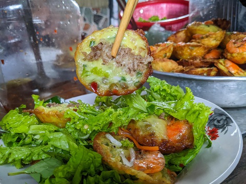 Bánh khọt 60 phút, muốn ăn phải đặt lịch hẹn và đến đúng giờ! - Ảnh 1. Bánh khọt 60 phút, muốn ăn phải đặt lịch hẹn và đến đúng giờ! - Ảnh 1.