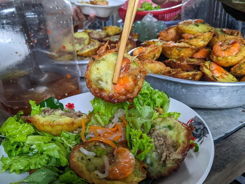 Bánh khọt 60 phút, muốn ăn phải đặt lịch hẹn và đến đúng giờ! - Ảnh 2. Bánh khọt 60 phút, muốn ăn phải đặt lịch hẹn và đến đúng giờ! - Ảnh 2.