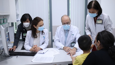 Điều kiện nào để các chuyên gia phẫu thuật quốc tế đến Việt Nam? - Ảnh 1. Điều kiện nào để các chuyên gia phẫu thuật quốc tế đến Việt Nam? - Ảnh 1.