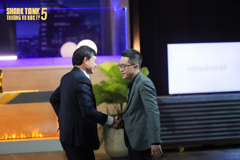 “Còn thiếu đâu anh lo”: Câu nói Shark Phú khiến startup chọn ông, người xem thì thích thú - Ảnh 4. “Còn thiếu đâu anh lo”: Câu nói Shark Phú khiến startup chọn ông, người xem thì thích thú - Ảnh 4.