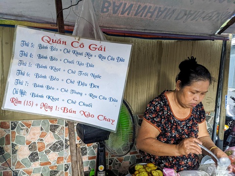 Bánh khọt 60 phút, muốn ăn phải đặt lịch hẹn và đến đúng giờ! - Ảnh 5. Bánh khọt 60 phút, muốn ăn phải đặt lịch hẹn và đến đúng giờ! - Ảnh 5.