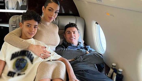 Ronaldo rao bán máy bay riêng trước tin đồn chia tay Manchester United - Ảnh 2. Ronaldo rao bán máy bay riêng trước tin đồn chia tay Manchester United - Ảnh 2.