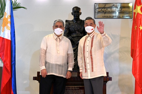 Ông Vương Nghị cảm ơn Philippines vì tiếp tục chính sách thân thiện với Trung Quốc - Ảnh 1. Ông Vương Nghị cảm ơn Philippines vì tiếp tục chính sách thân thiện với Trung Quốc - Ảnh 1.