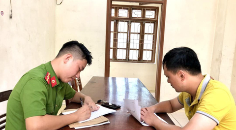 Bị bắt vì sàm sỡ nữ sinh trên đường - Ảnh 1.