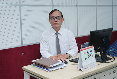 Bác sĩ của ĐH Duy Tân: Tiên phong chống sốt rét, tâm huyết vì sinh viên - Ảnh 1. Bác sĩ của ĐH Duy Tân: Tiên phong chống sốt rét, tâm huyết vì sinh viên - Ảnh 1.