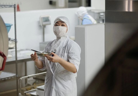 Áp lực lạm phát tại Nhật Bản nhìn từ khẩu phần ăn bị cắt giảm ở trường học - Ảnh 7. Áp lực lạm phát tại Nhật Bản nhìn từ khẩu phần ăn bị cắt giảm ở trường học - Ảnh 7.