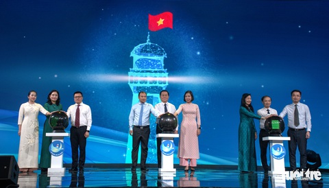 Chiêm ngưỡng biển đảo Việt Nam qua triển lãm thực tế ảo Tổ quốc bên bờ sóng - Ảnh 1.