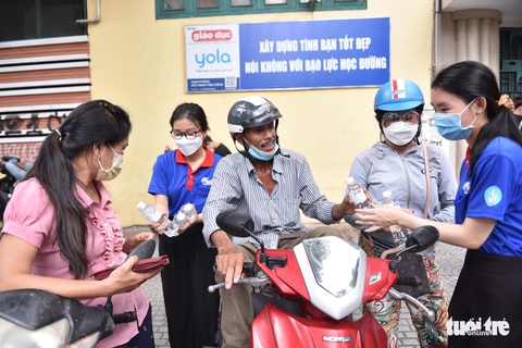 Hơn 1 triệu thí sinh cả nước làm thủ tục dự thi tốt nghiệp THPT - Ảnh 15. Hơn 1 triệu thí sinh cả nước làm thủ tục dự thi tốt nghiệp THPT - Ảnh 15.