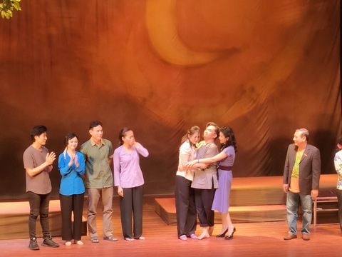 Sân khấu Hoàng Thái Thanh: Vỗ về một niềm nuối tiếc - Ảnh 1. Sân khấu Hoàng Thái Thanh: Vỗ về một niềm nuối tiếc - Ảnh 1.