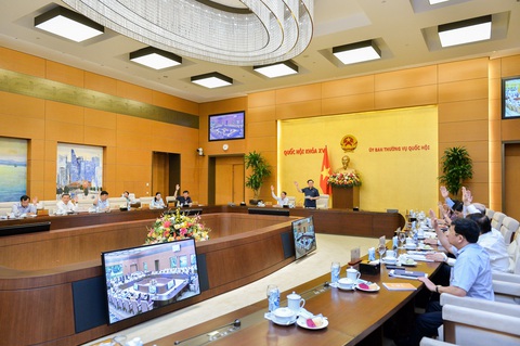Ủy ban Thường vụ Quốc hội chốt giảm thuế bảo vệ môi trường với xăng dầu về mức sàn - Ảnh 1. Ủy ban Thường vụ Quốc hội chốt giảm thuế bảo vệ môi trường với xăng dầu về mức sàn - Ảnh 1.