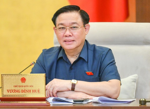 Chủ tịch Quốc hội: Khẩn trương nghiên cứu để tiếp tục cắt giảm các loại thuế với xăng dầu - Ảnh 1. Chủ tịch Quốc hội: Khẩn trương nghiên cứu để tiếp tục cắt giảm các loại thuế với xăng dầu - Ảnh 1.