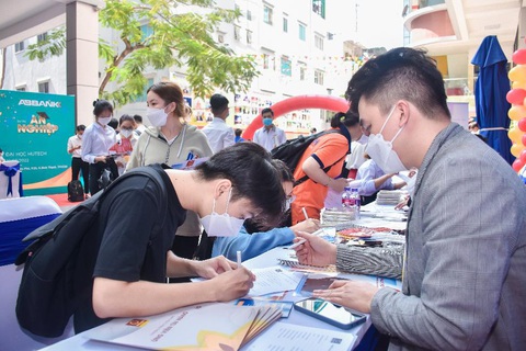 Giải quyết nỗi lo kỹ năng mềm, sinh viên tự tin ứng tuyển - Ảnh 1. Giải quyết nỗi lo kỹ năng mềm, sinh viên tự tin ứng tuyển - Ảnh 1.