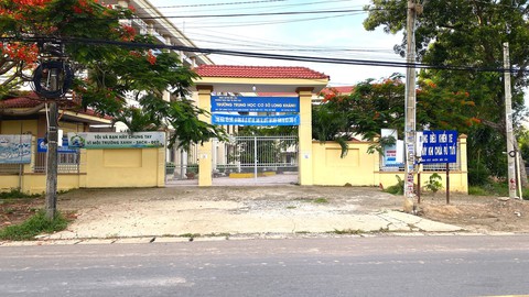 Khởi tố, bắt tạm giam phó hiệu trưởng sàm sỡ học sinh ngay tại trường - Ảnh 1. Khởi tố, bắt tạm giam phó hiệu trưởng sàm sỡ học sinh ngay tại trường - Ảnh 1.