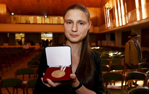 Nữ giáo sư Ukraine đoạt Nobel toán học Fields - Ảnh 1. Nữ giáo sư Ukraine đoạt Nobel toán học Fields - Ảnh 1.