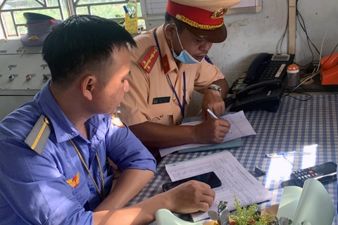 Bạn đọc khâm phục người hùng gác chắn dũng cảm cứu người trước mũi tàu - Ảnh 2. Bạn đọc khâm phục người hùng gác chắn dũng cảm cứu người trước mũi tàu - Ảnh 2.