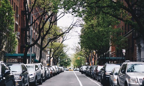 New York áp dụng lại quy định dời xe ôtô khi công nhân quét đường, tài xế khóc ròng - Ảnh 1. New York áp dụng lại quy định dời xe ôtô khi công nhân quét đường, tài xế khóc ròng - Ảnh 1.