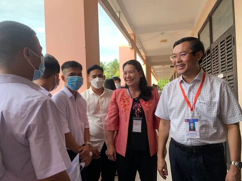 Sáng nay 7-7 thi môn đầu tiên, thí sinh lại rủ nhau... đoán đề văn - Ảnh 9. Sáng nay 7-7 thi môn đầu tiên, thí sinh lại rủ nhau... đoán đề văn - Ảnh 9.