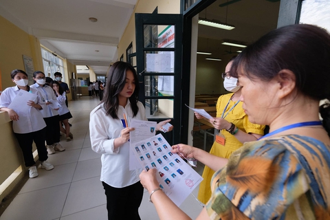 Sáng nay 7-7 thi môn đầu tiên, thí sinh lại rủ nhau... đoán đề văn - Ảnh 16. Sáng nay 7-7 thi môn đầu tiên, thí sinh lại rủ nhau... đoán đề văn - Ảnh 16.