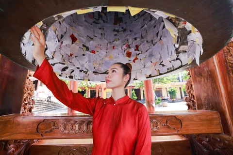Vũ Hoàng My tung bộ ảnh giới thiệu trang phục của nhà thiết kế Adrian Anh Tuấn, Lê Thanh Hòa - Ảnh 3. Vũ Hoàng My tung bộ ảnh giới thiệu trang phục của nhà thiết kế Adrian Anh Tuấn, Lê Thanh Hòa - Ảnh 3.