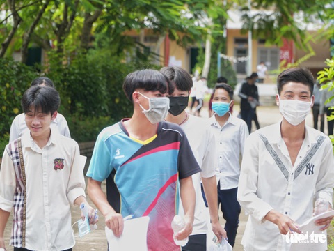 Thi tốt nghiệp THPT 2022: Đề văn ra Chiếc thuyền ngoài xa - Ảnh 16. Thi tốt nghiệp THPT 2022: Đề văn ra Chiếc thuyền ngoài xa - Ảnh 16.