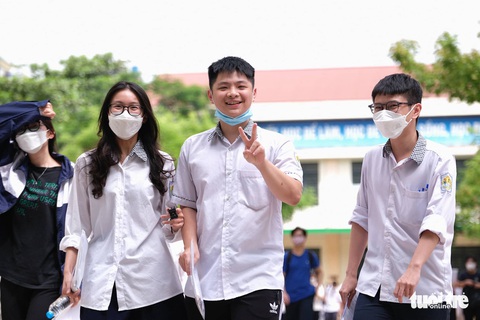 Thi tốt nghiệp THPT 2022: Đề văn ra Chiếc thuyền ngoài xa - Ảnh 12. Thi tốt nghiệp THPT 2022: Đề văn ra Chiếc thuyền ngoài xa - Ảnh 12.