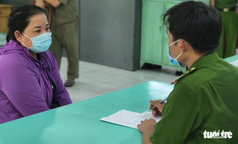Công an mật phục bắt quả tang nhóm chuyên móc túi bệnh nhân ở Bệnh viện Chợ Rẫy - Ảnh 1. Công an mật phục bắt quả tang nhóm chuyên móc túi bệnh nhân ở Bệnh viện Chợ Rẫy - Ảnh 1.