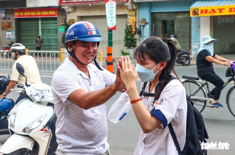 Có một mùa thi đong đầy yêu thương - Ảnh 7. Có một mùa thi đong đầy yêu thương - Ảnh 7.