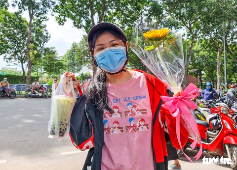 Có một mùa thi đong đầy yêu thương - Ảnh 11. Có một mùa thi đong đầy yêu thương - Ảnh 11.