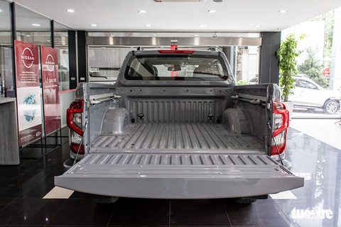 Nissan Navara 2022 đầu tiên về đại lý: Động cơ mới, ngoại hình không đổi - Ảnh 8. Nissan Navara 2022 đầu tiên về đại lý: Động cơ mới, ngoại hình không đổi - Ảnh 8.