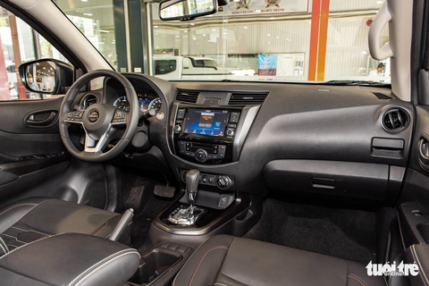 Nissan Navara 2022 đầu tiên về đại lý: Động cơ mới, ngoại hình không đổi - Ảnh 10. Nissan Navara 2022 đầu tiên về đại lý: Động cơ mới, ngoại hình không đổi - Ảnh 10.