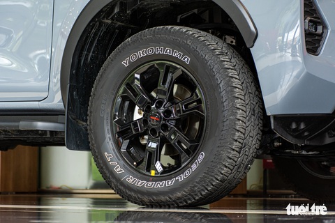 Nissan Navara 2022 đầu tiên về đại lý: Động cơ mới, ngoại hình không đổi - Ảnh 7. Nissan Navara 2022 đầu tiên về đại lý: Động cơ mới, ngoại hình không đổi - Ảnh 7.