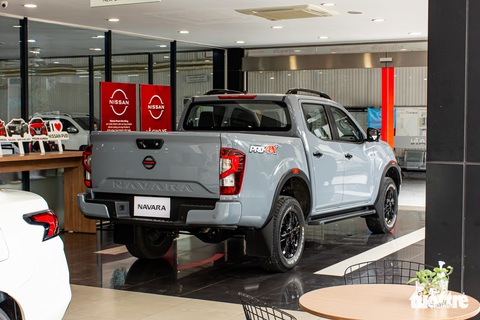 Nissan Navara 2022 đầu tiên về đại lý: Động cơ mới, ngoại hình không đổi - Ảnh 5. Nissan Navara 2022 đầu tiên về đại lý: Động cơ mới, ngoại hình không đổi - Ảnh 5.