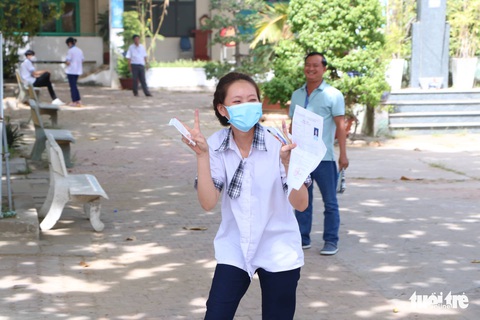 Thi tốt nghiệp THPT 2022: Đề văn ra Chiếc thuyền ngoài xa - Ảnh 15. Thi tốt nghiệp THPT 2022: Đề văn ra Chiếc thuyền ngoài xa - Ảnh 15.
