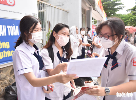 Thi tốt nghiệp THPT 2022: Đề văn ra Chiếc thuyền ngoài xa - Ảnh 14. Thi tốt nghiệp THPT 2022: Đề văn ra Chiếc thuyền ngoài xa - Ảnh 14.