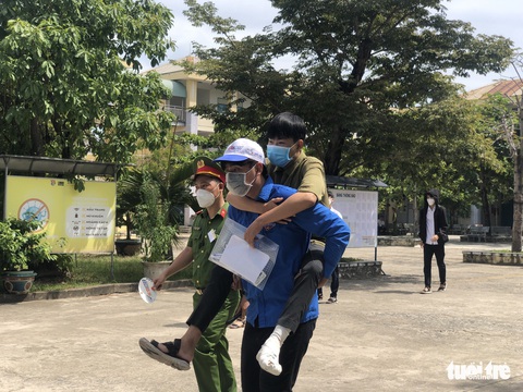 Bí thư Trung ương Đoàn thăm đội hình tiếp sức mùa thi Đà Nẵng - Ảnh 2. Bí thư Trung ương Đoàn thăm đội hình tiếp sức mùa thi Đà Nẵng - Ảnh 2.