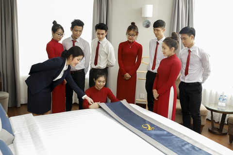 Nhà trường ‘bắt tay’ doanh nghiệp đưa việc làm đến với sinh viên - Ảnh 1. Nhà trường ‘bắt tay’ doanh nghiệp đưa việc làm đến với sinh viên - Ảnh 1.
