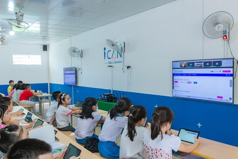 Nhiều tỉnh đang triển khai mô hình OMO để nâng chuẩn tiếng Anh cho học sinh - Ảnh 1. Nhiều tỉnh đang triển khai mô hình OMO để nâng chuẩn tiếng Anh cho học sinh - Ảnh 1.