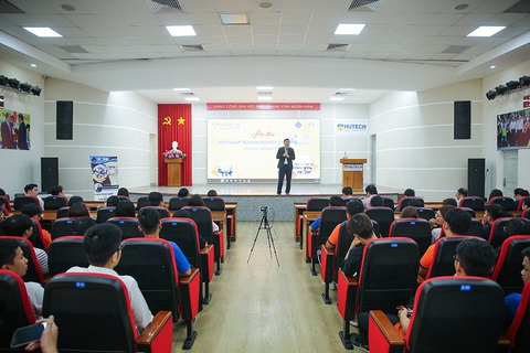 Sinh viên Quản trị kinh doanh HUTECH: Luyện bản lĩnh ngay từ trên giảng đường - Ảnh 2. Sinh viên Quản trị kinh doanh HUTECH: Luyện bản lĩnh ngay từ trên giảng đường - Ảnh 2.