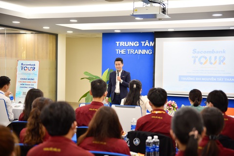 Nhà trường ‘bắt tay’ doanh nghiệp đưa việc làm đến với sinh viên - Ảnh 3. Nhà trường ‘bắt tay’ doanh nghiệp đưa việc làm đến với sinh viên - Ảnh 3.